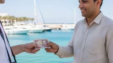 Tipping in Egypt Tour Guide: The Ultimate 2026 Etiquette Guide